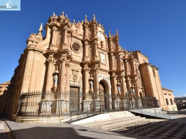 Wohngebäude zum Verkauf in Guadix