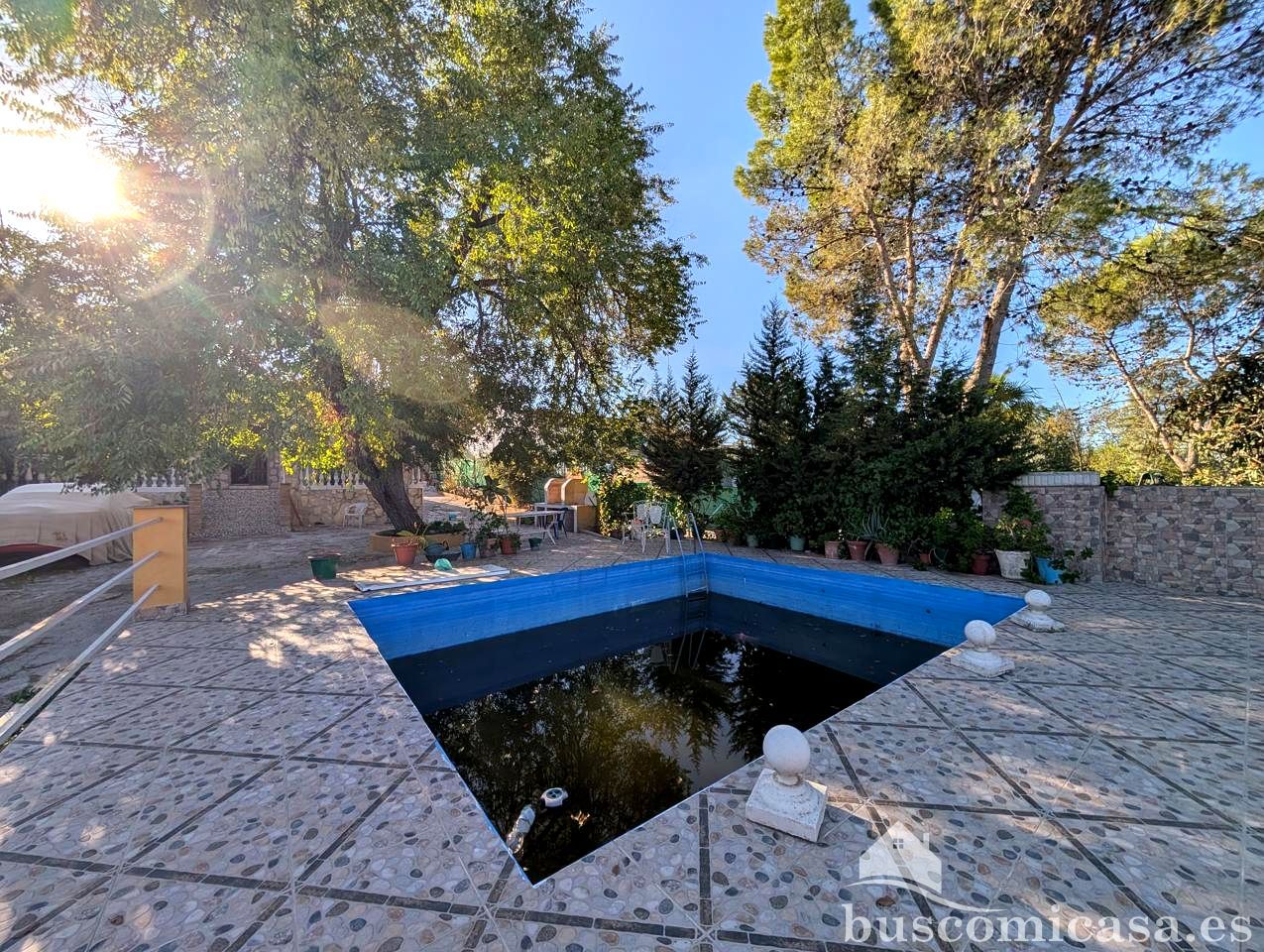 Piscina de Casa o xalet en venda en Linares amb Jardí privat