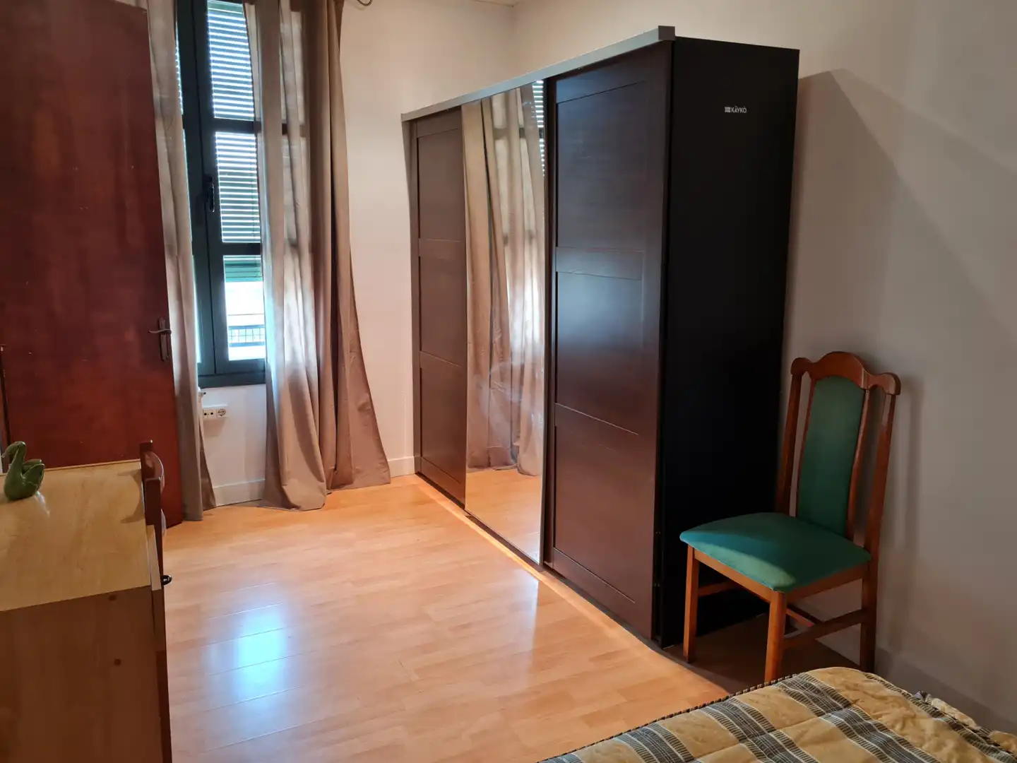 Dormitori de Àtic de lloguer en Girona amb Aire condicionat, Calefacció i Parquet