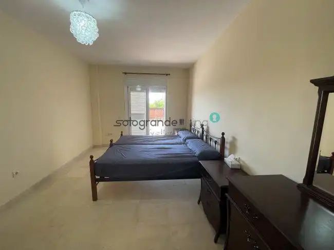 Habitación de Apartamento en venta en Sotogrande con Aire acondicionado, Calefacción y Terraza