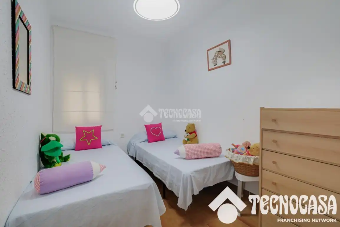 Bedroom of Flat for sale in Santa Coloma de Gramenet  with Air Conditioner and Furnished