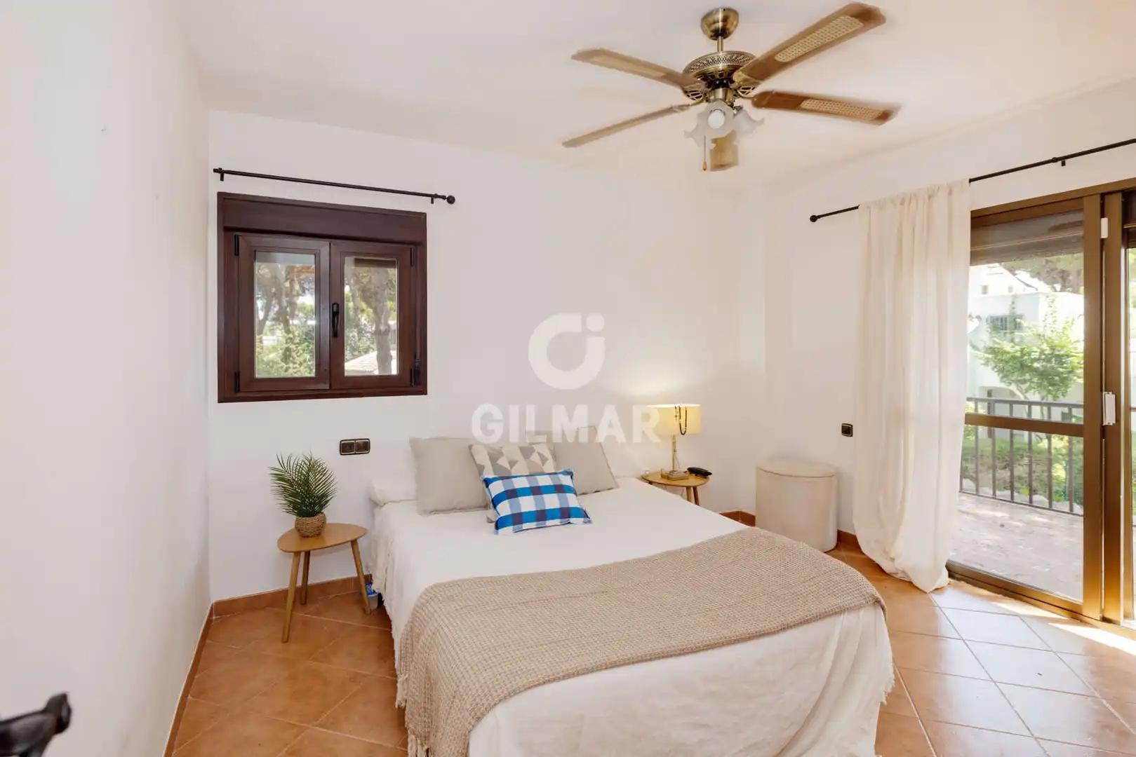 Habitación de Casa adosada en venta en Estepona con Jardín privado