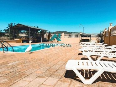 Chalet con piscina en venta en Baza
