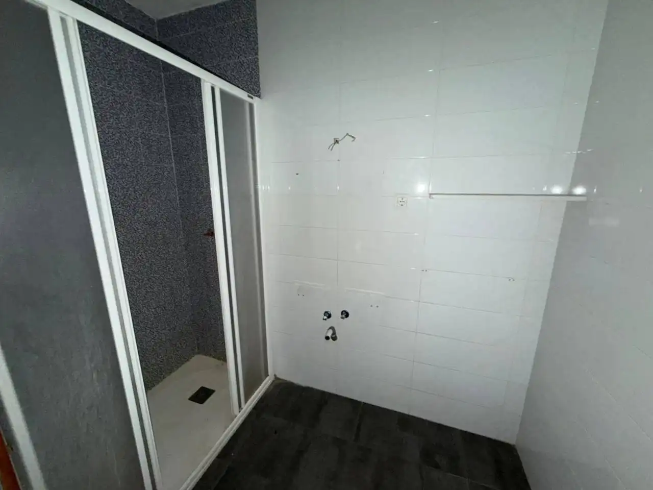Baño de Piso en venta en Ayora con Balcón