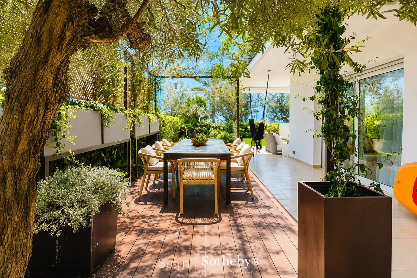 Terrasse von Wohnungen zum Verkauf in Sitges mit Klimaanlage, Heizung und Privatgarten