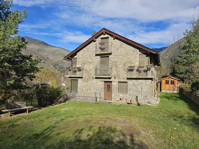 Casa-chalet en Venta en N/A en Sort