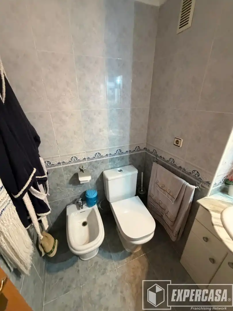 Badezimmer von Wohnungen zur Miete in Silla mit Klimaanlage, Terrasse und Möbliert