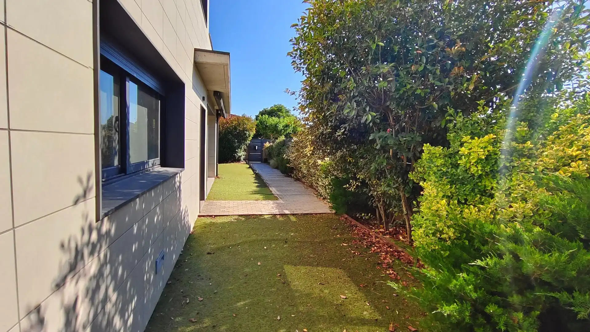 Vista exterior de Casa o xalet en venda en Vilobí d'Onyar amb Calefacció, Jardí privat i Terrassa