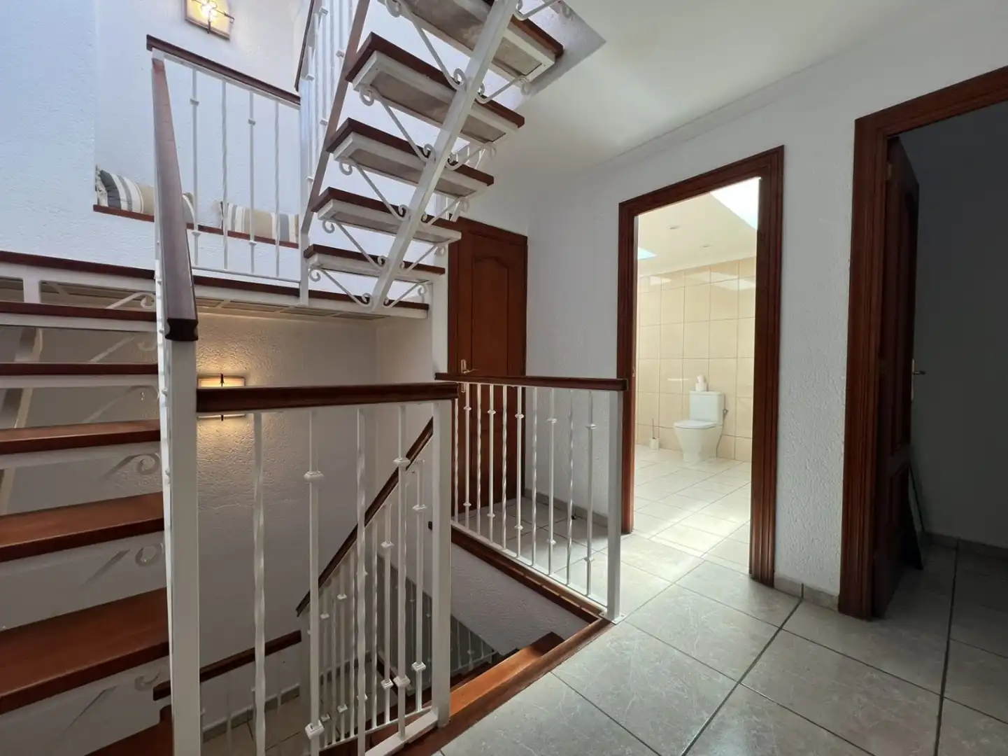 Houses for sale in Oliva  with Air Conditioner and Terrace