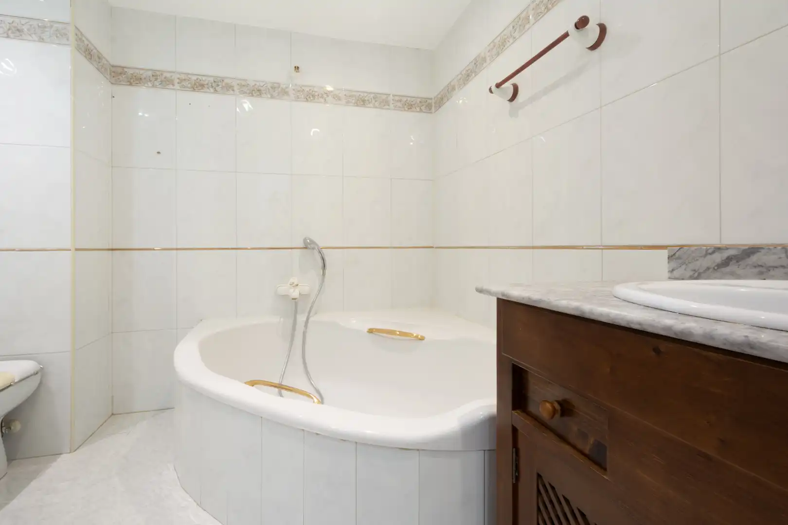 Bany de Casa o xalet en venda en Gijón  amb Calefacció, Jardí privat i Traster