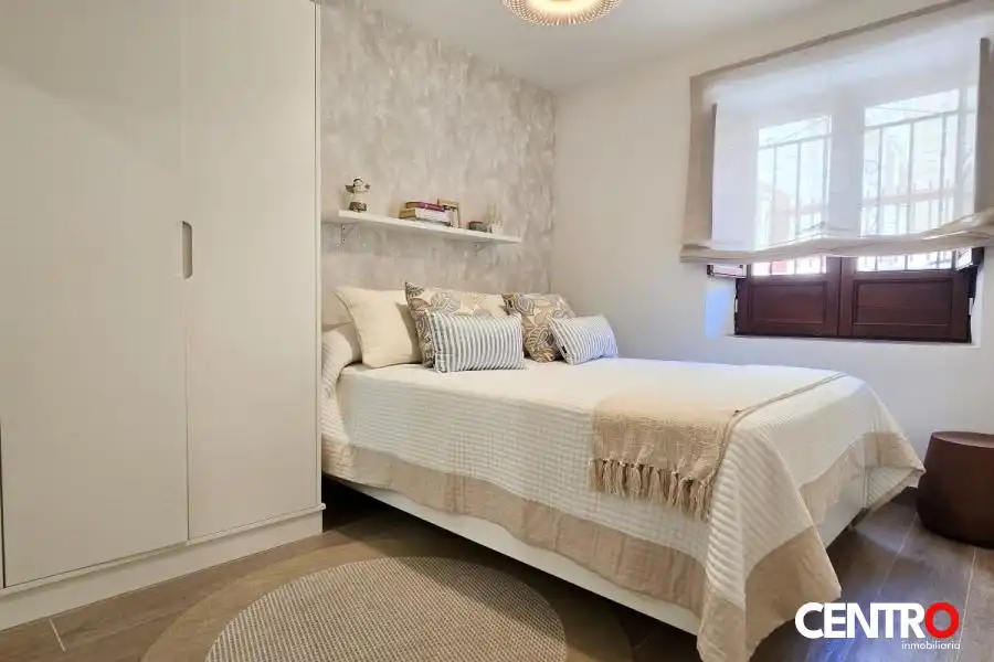 Dormitori de Apartament de lloguer en Granada amb Aire condicionat