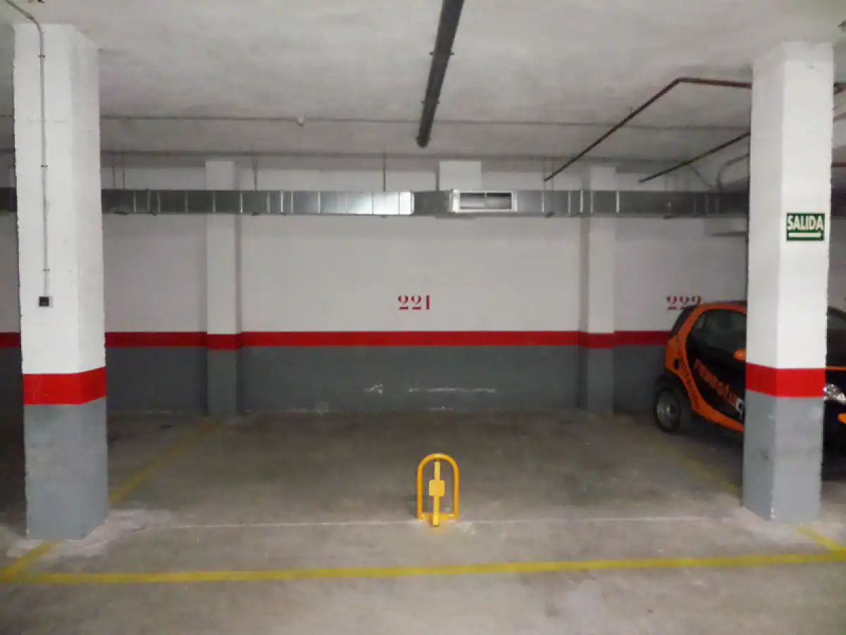 Parkplatz von Garage zum Verkauf in Elche / Elx