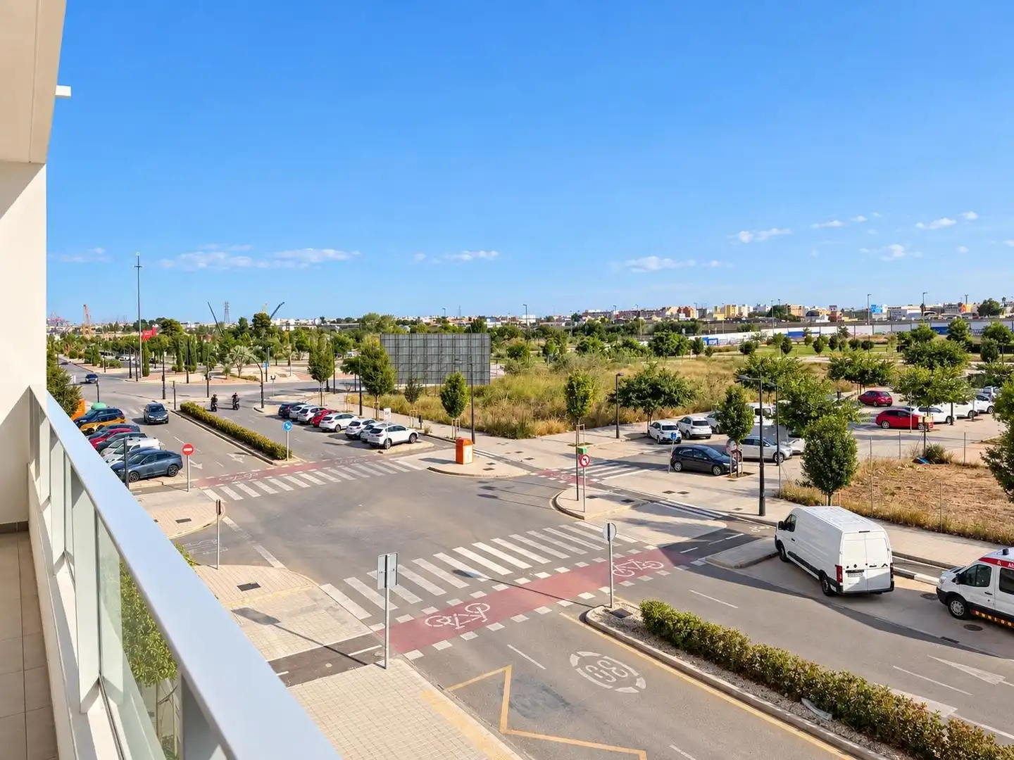 Außenansicht von Wohnung zur Miete in Valencia mit Terrasse und Abstellraum