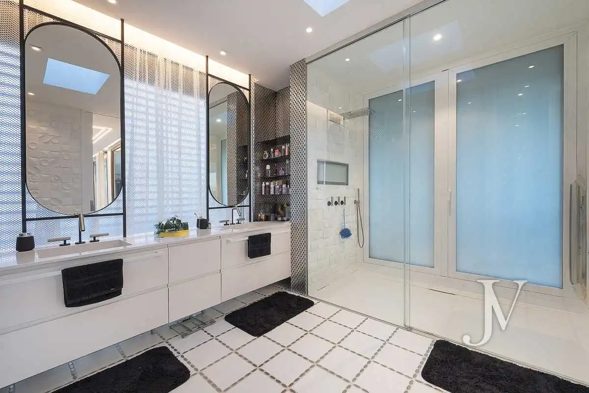 Bathroom of Houses for sale in Madrid  with Air Conditioner, Heating and Private garden