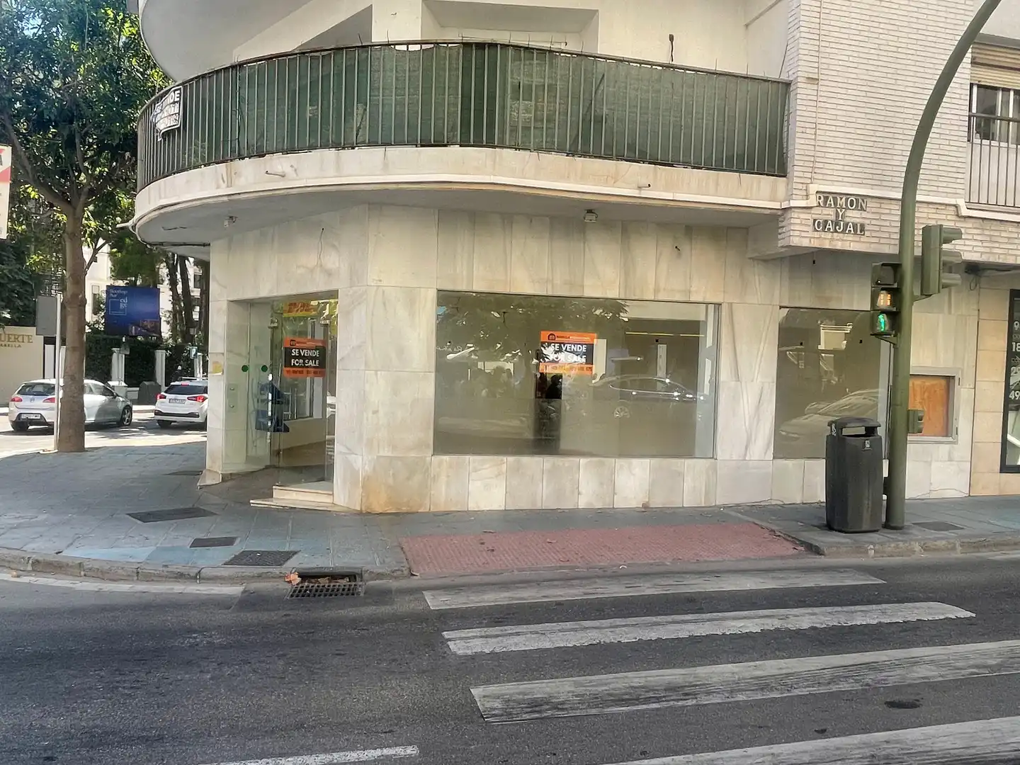 Local comercial en venda a Avenida Ramón y Cajal 10, imagen 3