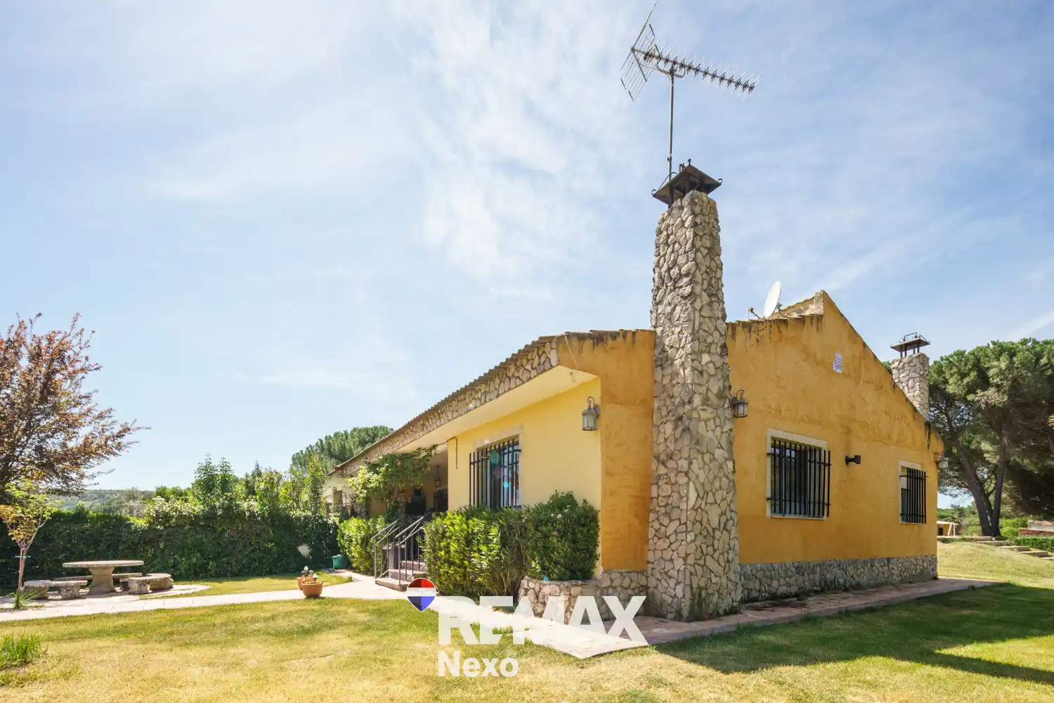 Vista exterior de Casa o chalet en venta en Santibáñez de Valcorba con Calefacción, Jardín privado y Terraza