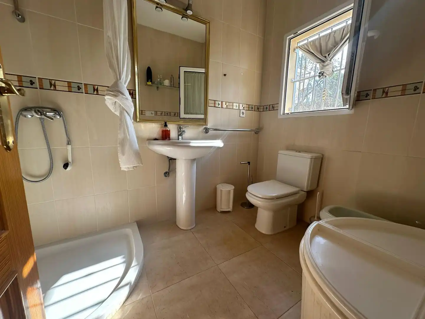 Baño de Casa o chalet en venta en La Nucia con Terraza, Piscina y Amueblado