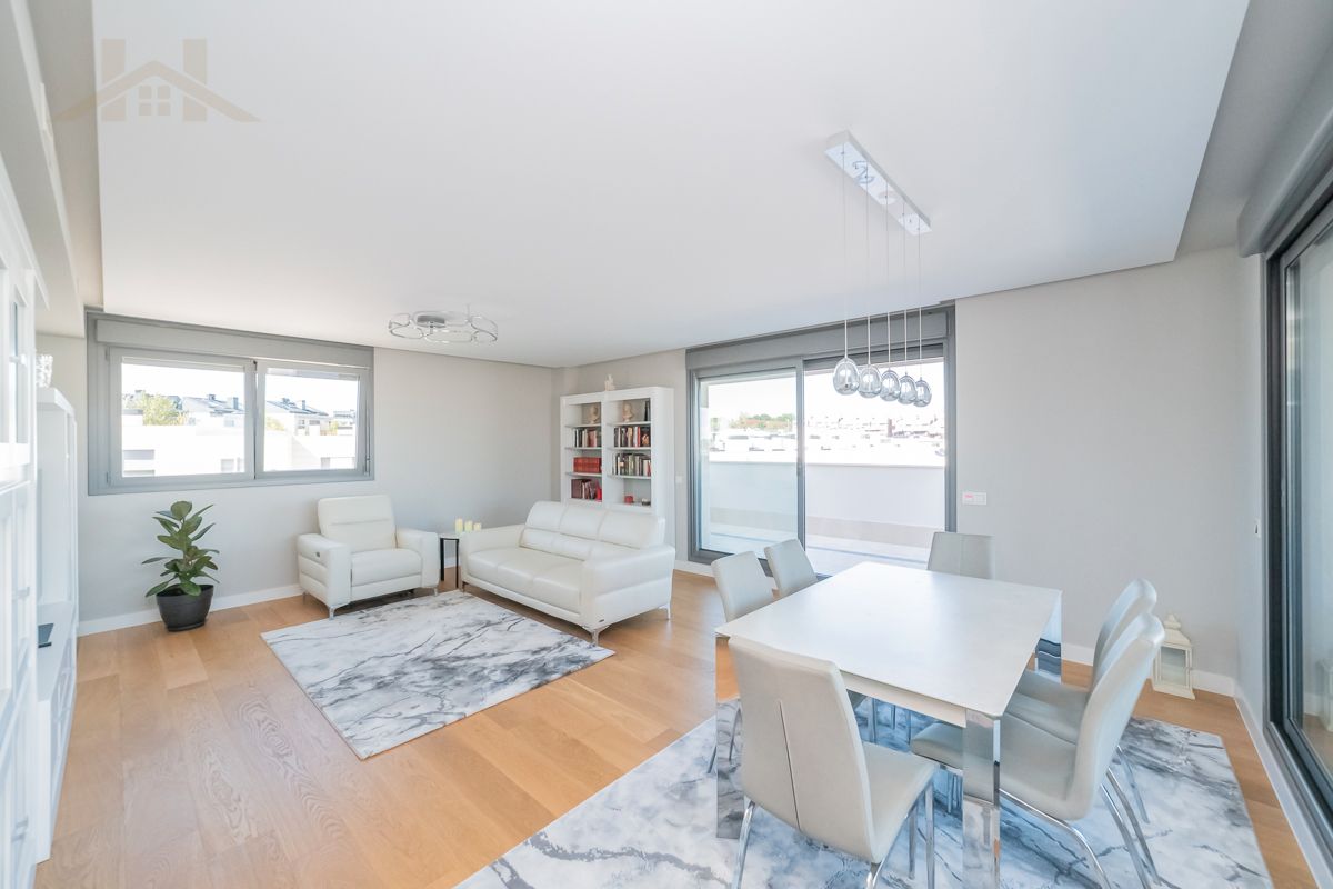 Sala d'estar de Àtic en venda en Boadilla del Monte amb Aire condicionat, Calefacció i Terrassa