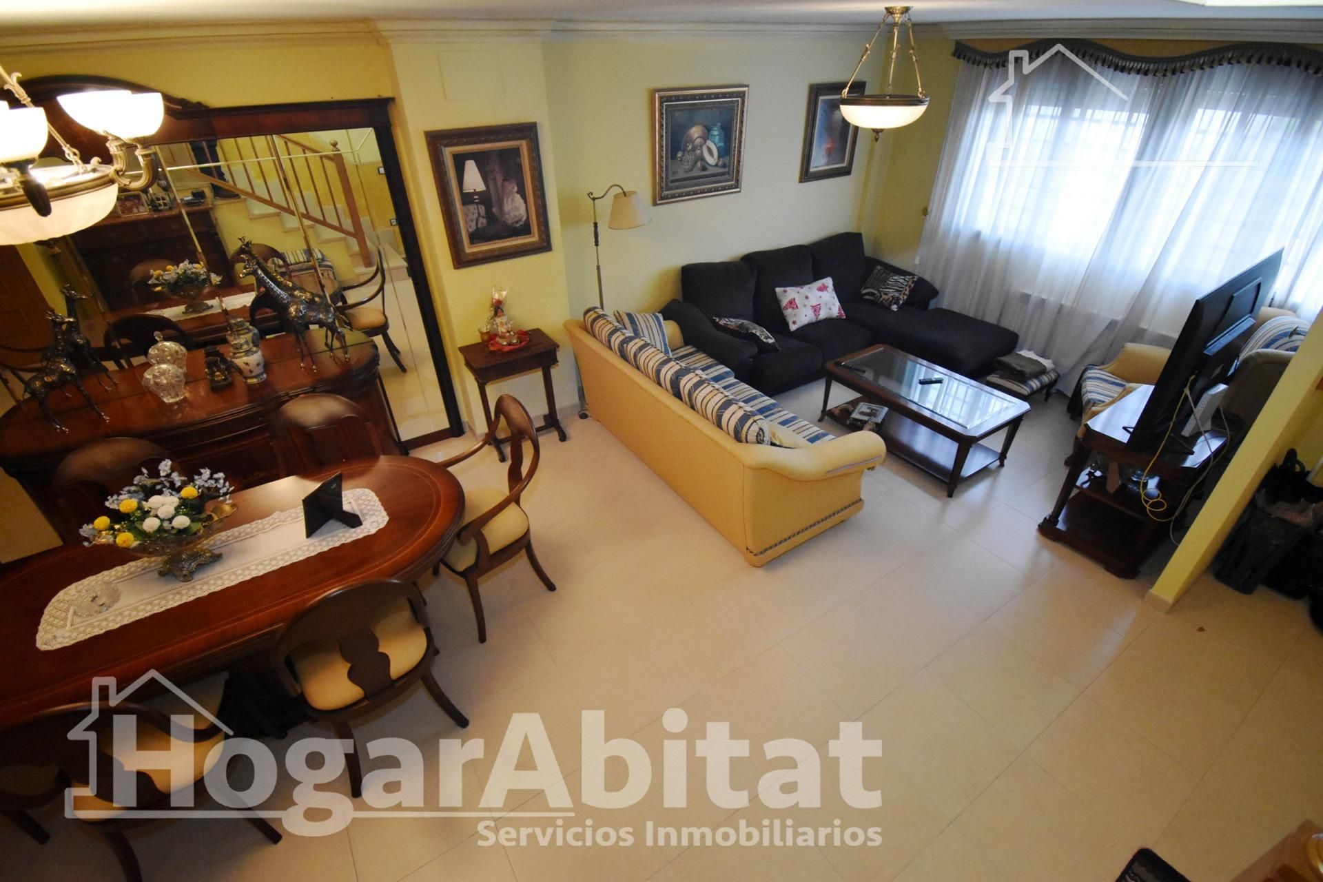 Sala de estar de Casa adosada en venta en Almazora / Almassora con Aire acondicionado, Calefacción y Terraza