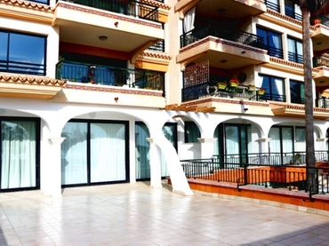 Baixos amb balcó de lloguer a Carrer de l'Illa de Xipre 21