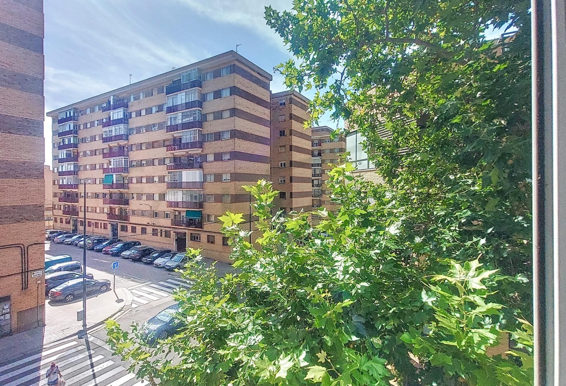 Vista exterior de Pis en venda en  Zaragoza Capital amb Calefacció, Terrassa i Traster