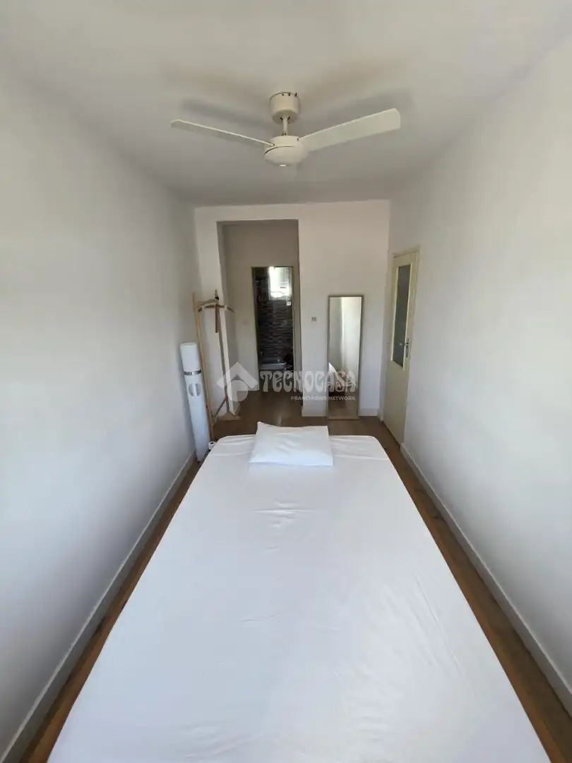Bedroom of Flat for sale in Sevilla  with Air Conditioner, Terrace and Balcony