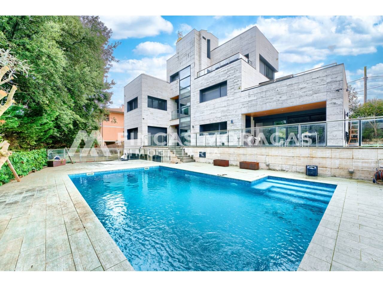 Swimming pool of House or chalet for sale in Sant Cugat del Vallès  with Air Conditioner, Heating and Private garden