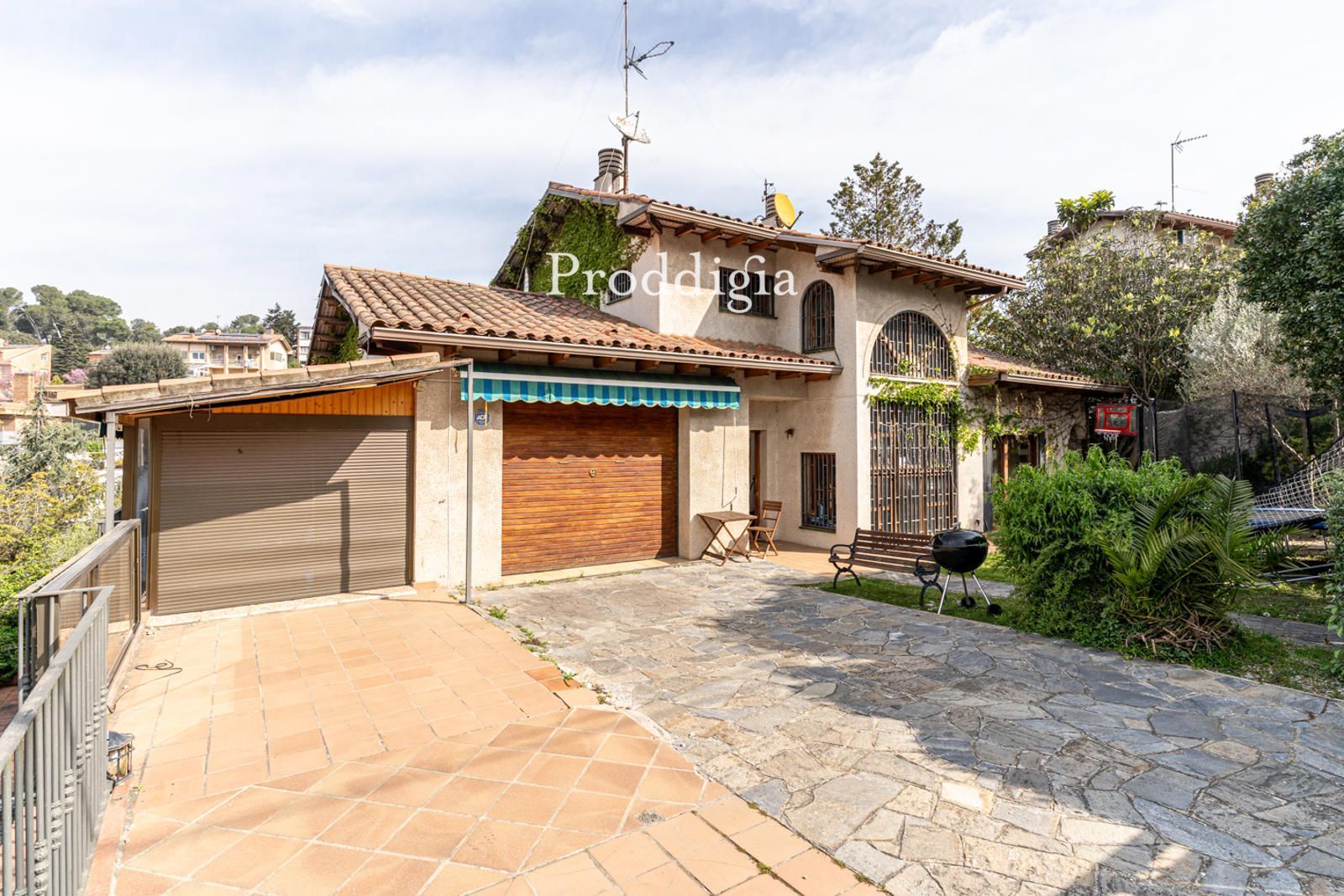 Vista exterior de Casa o xalet en venda en Sant Cugat del Vallès amb Aire condicionat, Calefacció i Jardí privat