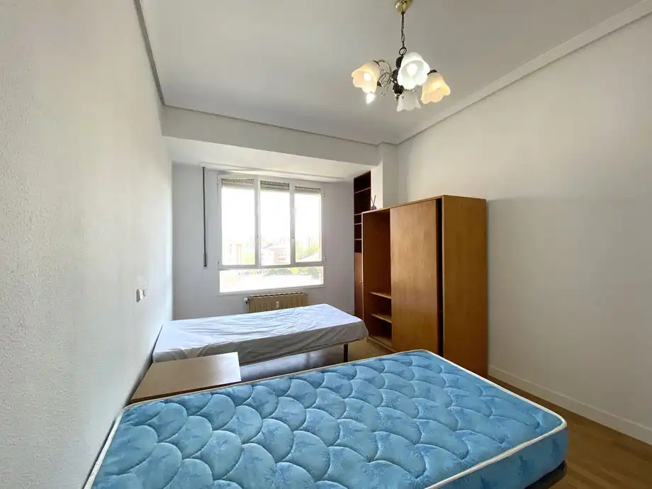 Habitación de Piso en venta en Vitoria - Gasteiz con Calefacción, Parquet y Terraza