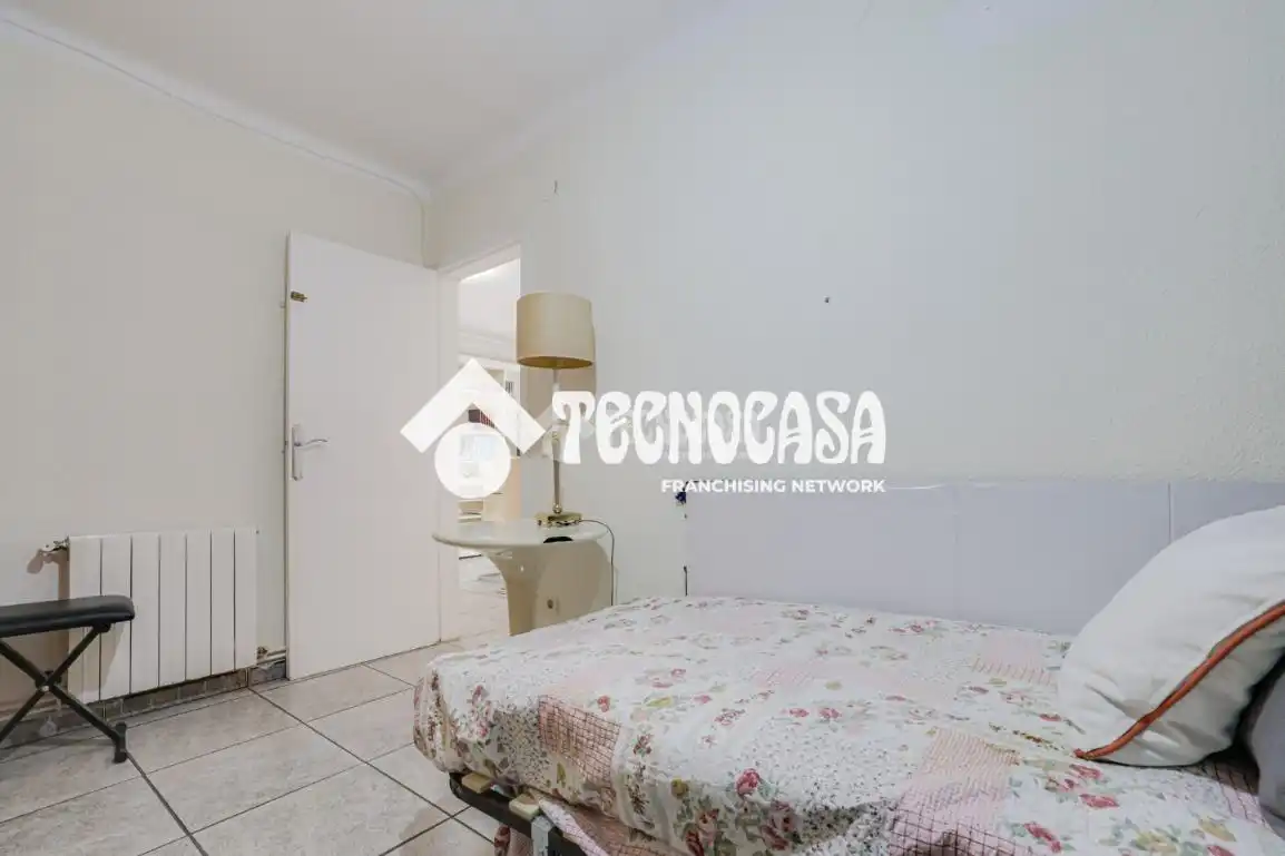 Habitación de Piso en venta en Sant Adrià de Besòs con Calefacción y Balcón