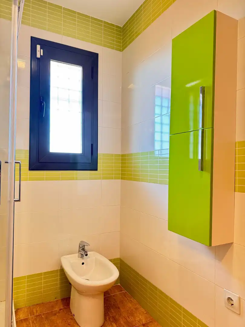 Baño de Ático en venta en Roquetas de Mar con Aire acondicionado, Calefacción y Trastero