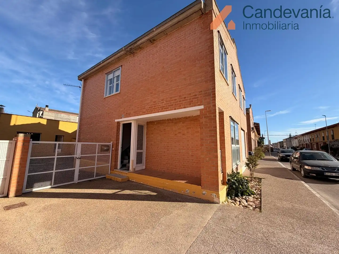Vista exterior de Casa adosada en venta en Gurrea de Gállego con Calefacción, Trastero y Horno