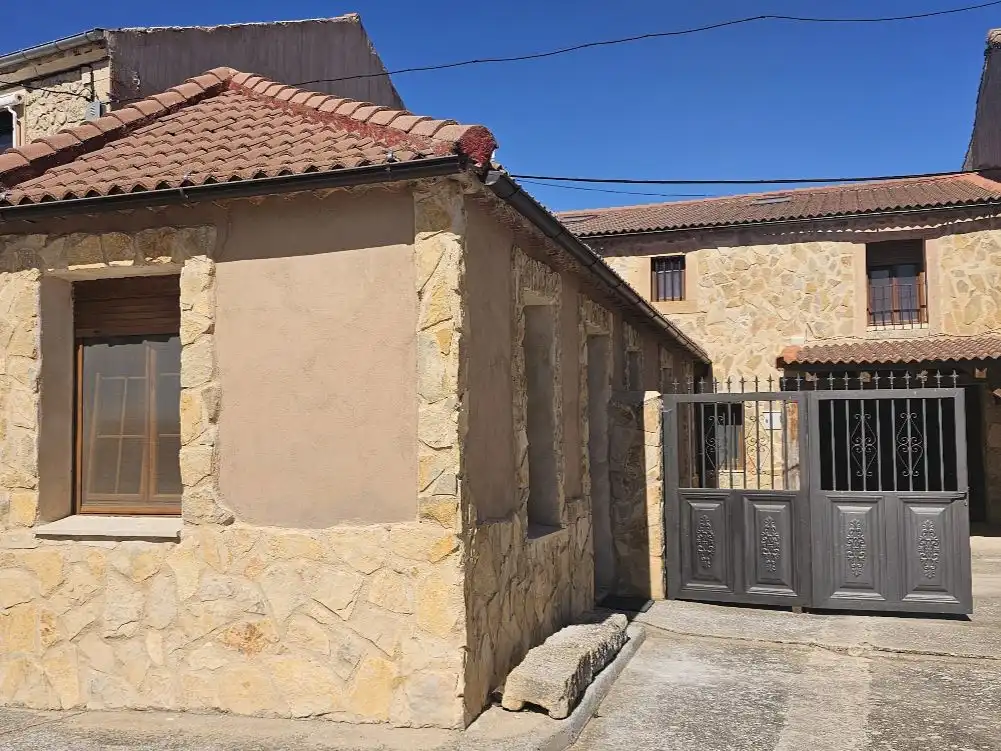Vista exterior de Casa o chalet en venta en Barbolla, Segovia