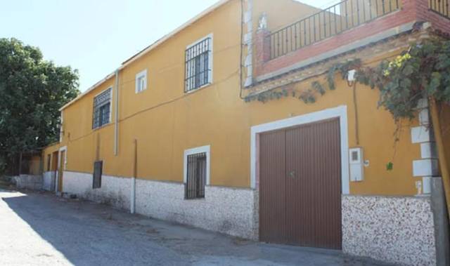 Casa-chalet en Venta en De La Rambla Carretera en Fernán-Núñez