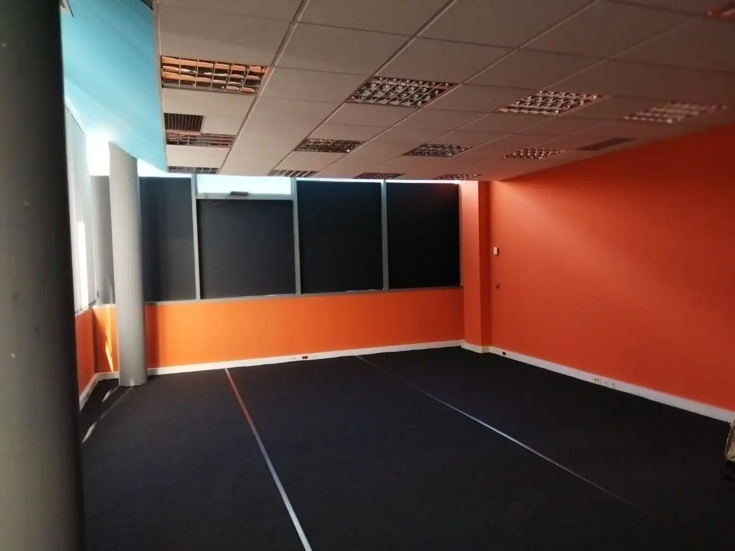 Büro zum Verkauf in Ansoáin / Antsoain mit Klimaanlage, Heizung und Internet