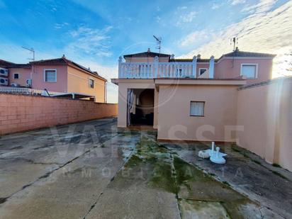 Vista exterior de Casa adosada en venda en Espartinas