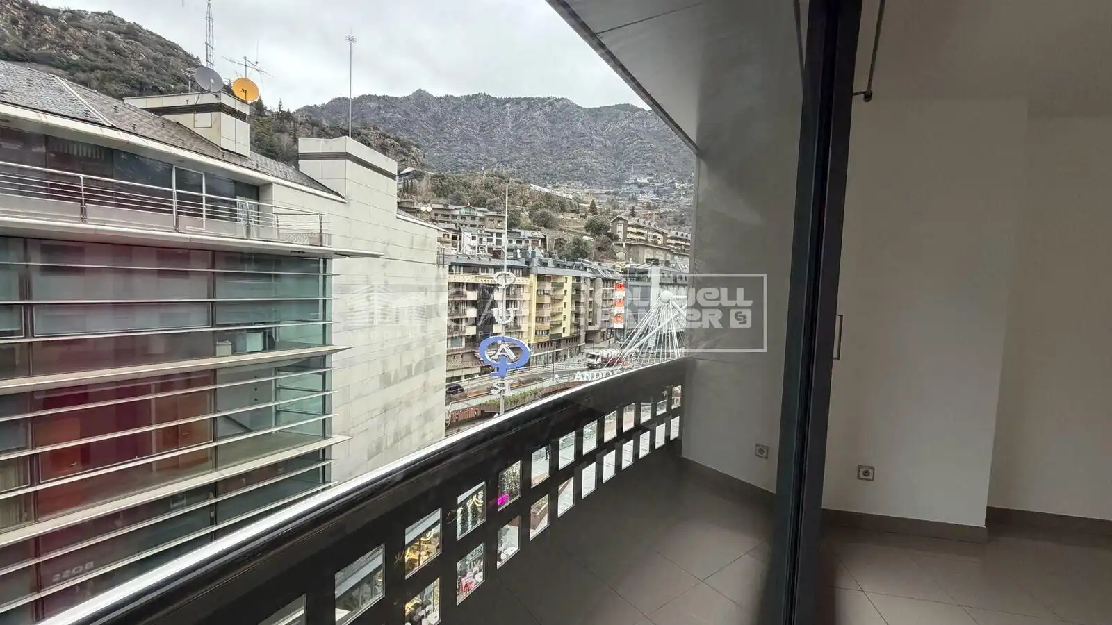 Außenansicht von Wohnung zur Miete in Andorra la Vella mit Heizung, Terrasse und Balkon