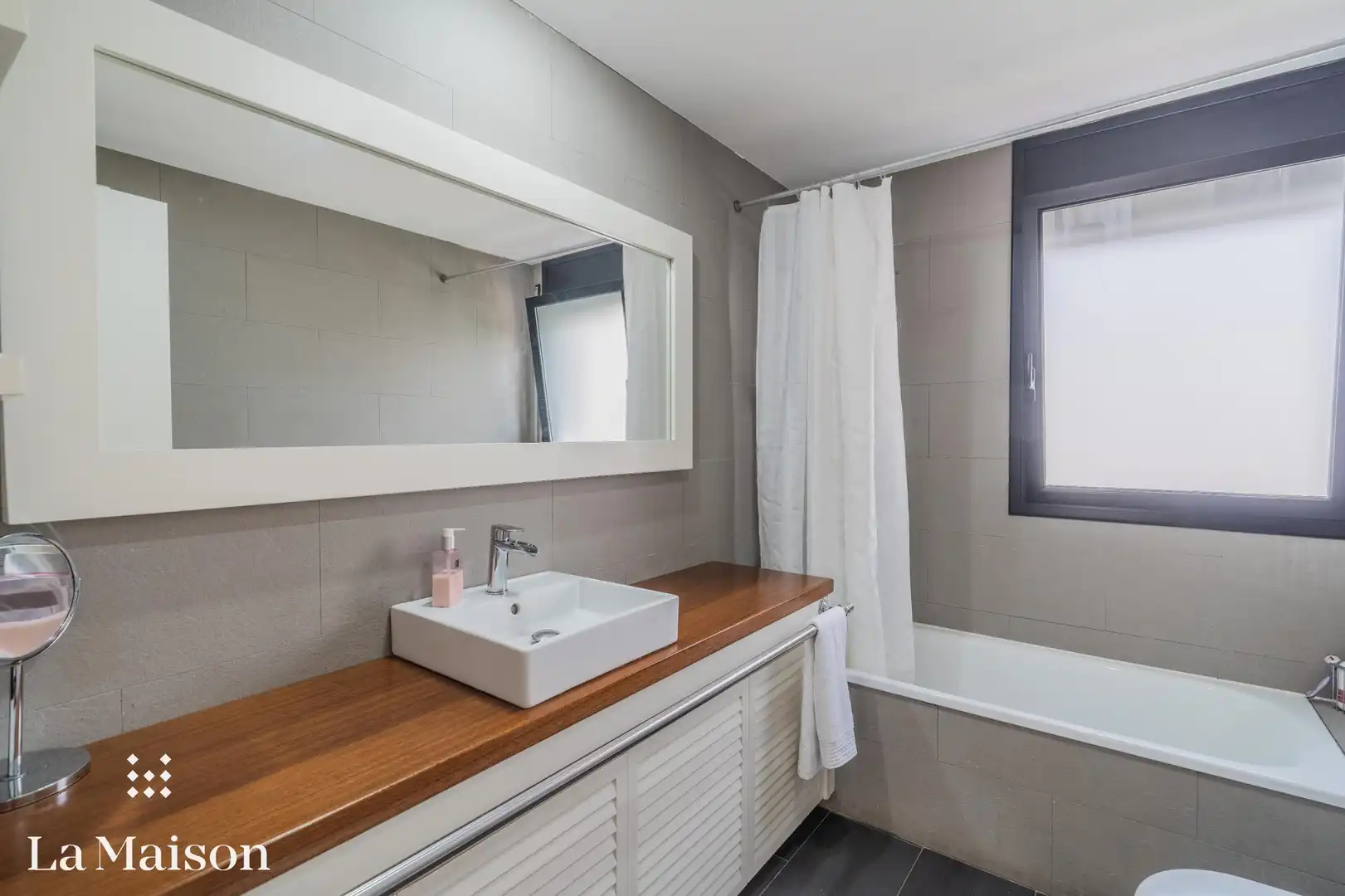 Bany de Casa o xalet en venda en Vilanova del Vallès amb Parquet, Terrassa i Piscina