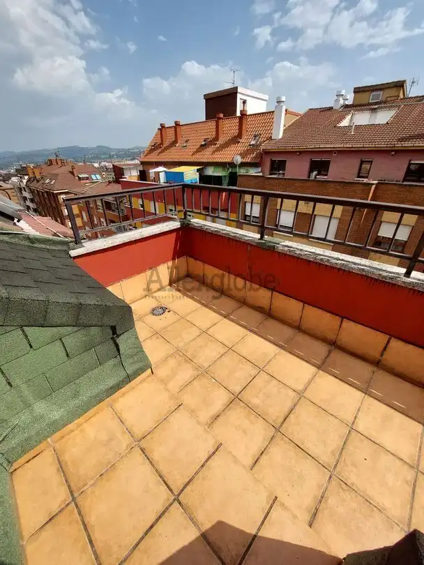 Terrassa de Àtic en venda en Oviedo  amb Calefacció
