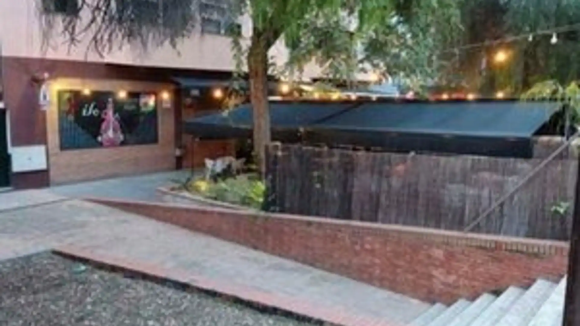 Local en venta en  Sevilla Capital con Aire acondicionado, Calefacción y Terraza