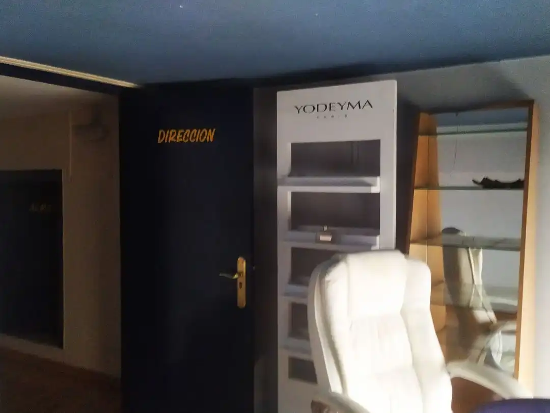 Schlafzimmer von Geschaftsraum zum Verkauf in Lugo mit Klimaanlage