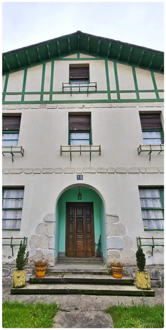Vista exterior de Casa o xalet en venda en Lugo amb Jardí privat, Parquet i Traster