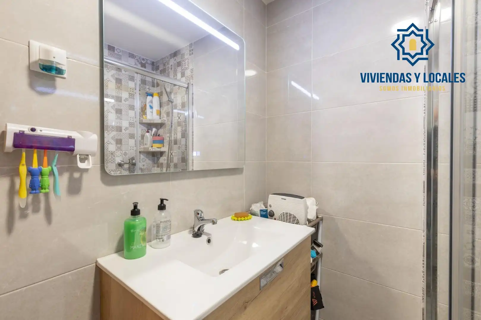 Baño de Piso en venta en Granada con Aire acondicionado, Terraza y Balcón