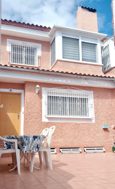Vista exterior de Casa adosada en venda en Sant Joan d'Alacant amb Terrassa i Piscina comunitària