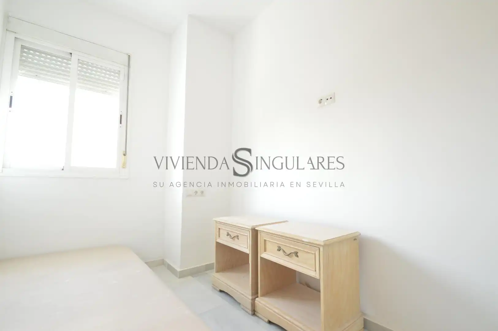 Habitación de Piso en venta en Sevilla con Aire acondicionado, Terraza y Piscina comunitaria