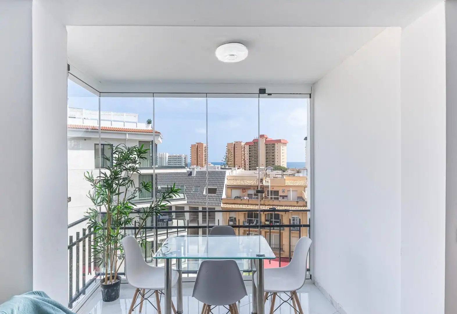 Terraza de Estudio en venta en Fuengirola con Aire acondicionado, Amueblado y Piscina comunitaria