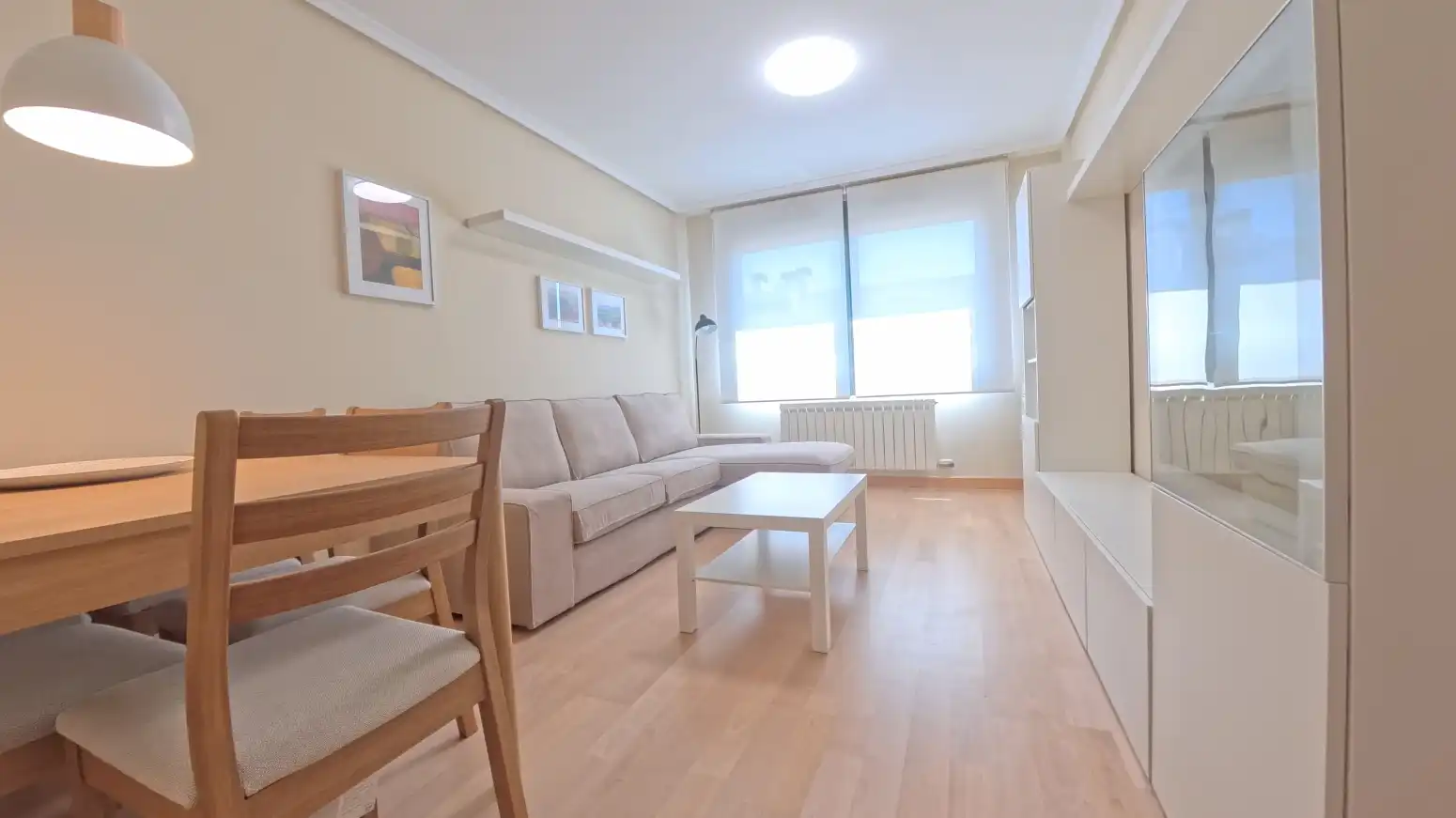 Sala d'estar de Pis de lloguer en  Logroño amb Aire condicionat, Calefacció i Jardí privat