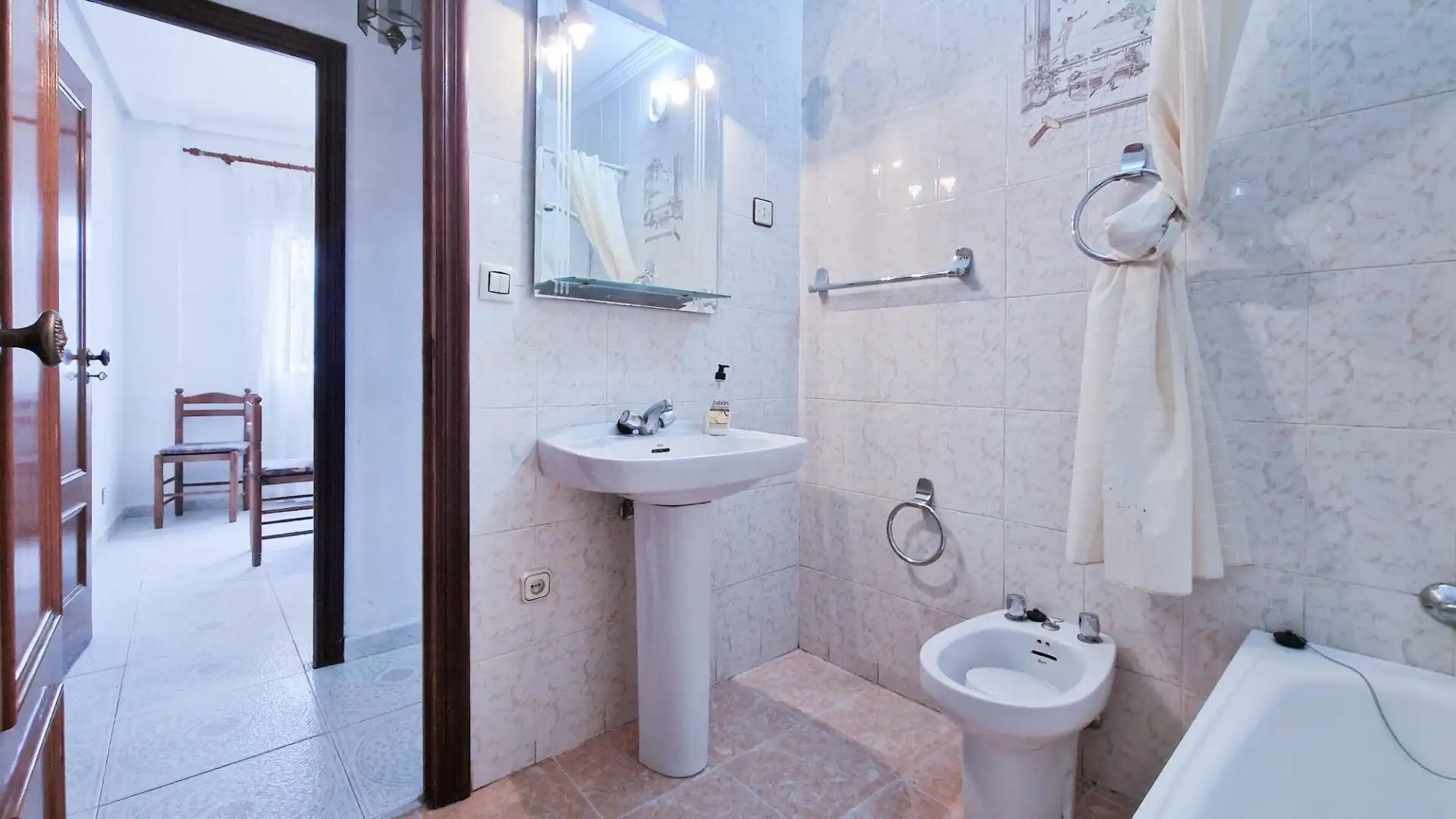 Baño de Casa o chalet en venta en Cheles con Terraza, Trastero y Balcón