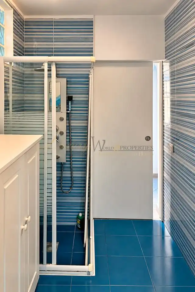 Bathroom of Houses for sale in Las Rosas