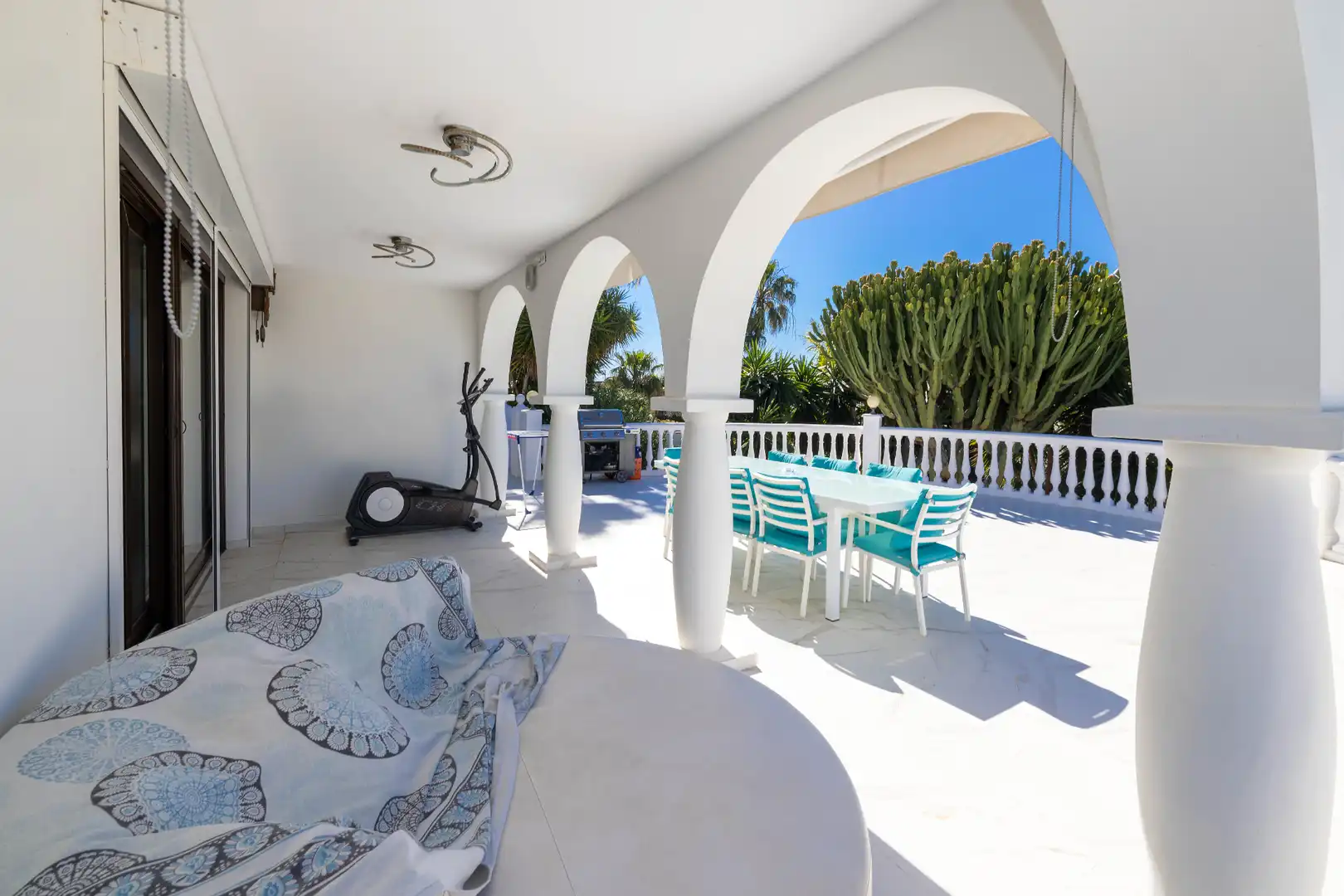 Terrassa de Casa o xalet en venda en Marbella amb Aire condicionat, Calefacció i Jardí privat